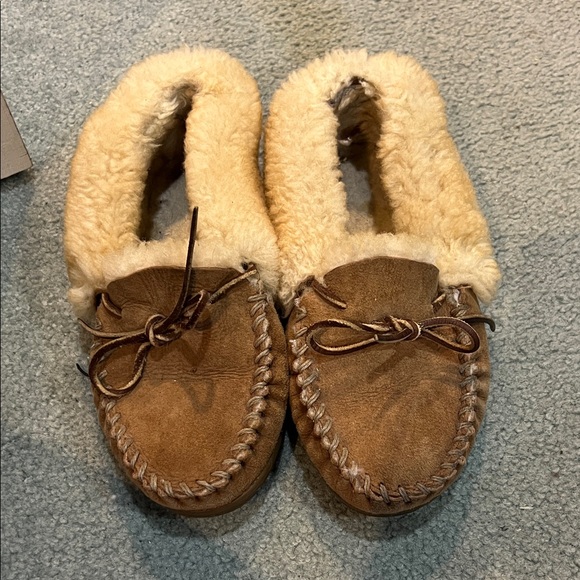 LL Bean Women’s Wicked Good Moccasin - Picture 1 of 8